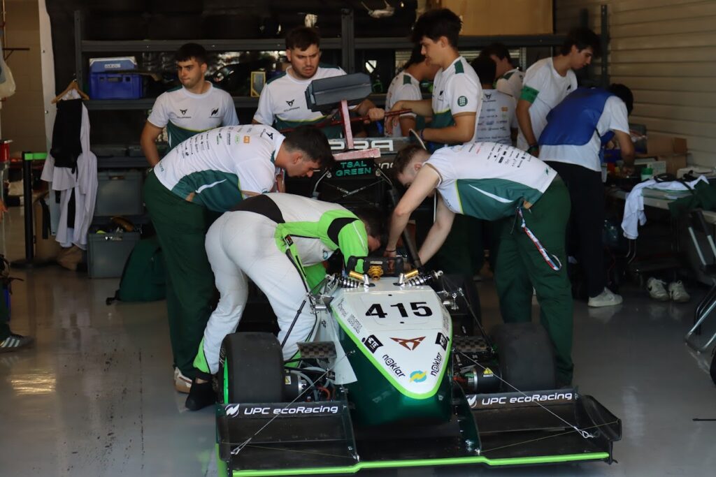 20250805_1926_FSS_DAY2_TEAMPHOTO_KKoloczek-101-boxes